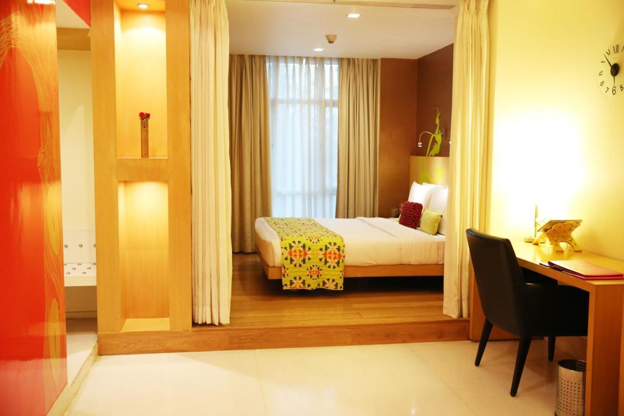 The Beatle Hotell Mumbai Exteriör bild